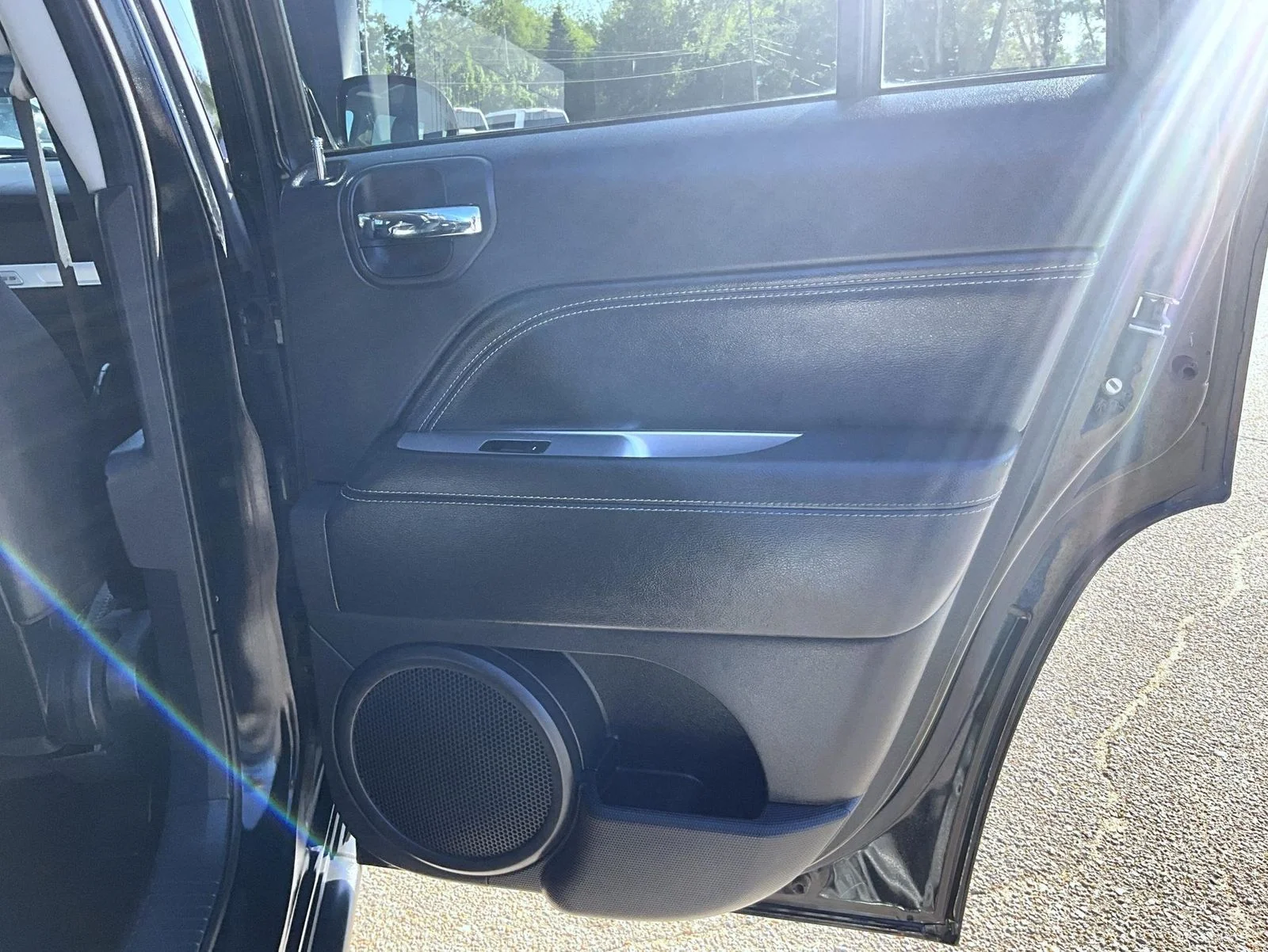 Used 2015 Black Jeep Altitude image 19