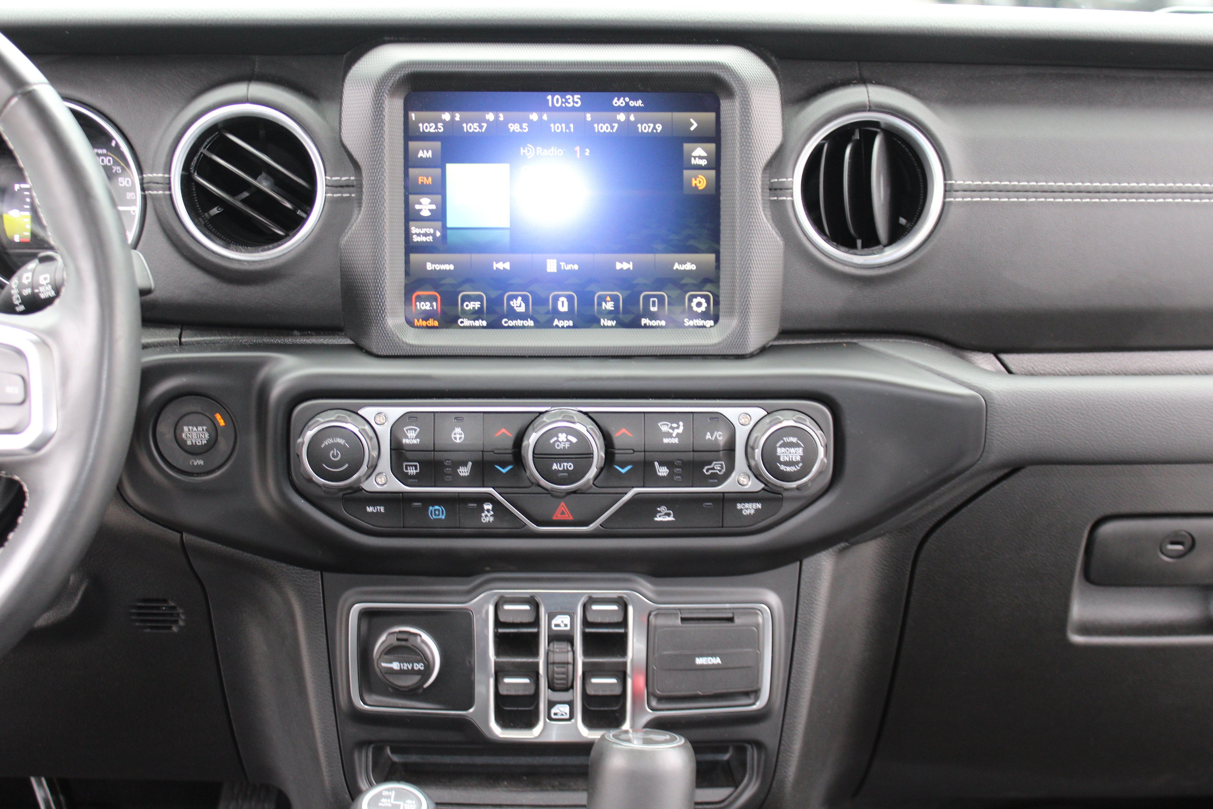 Used 2023 Silver Zynith Clearcoat Jeep Sahara image 20