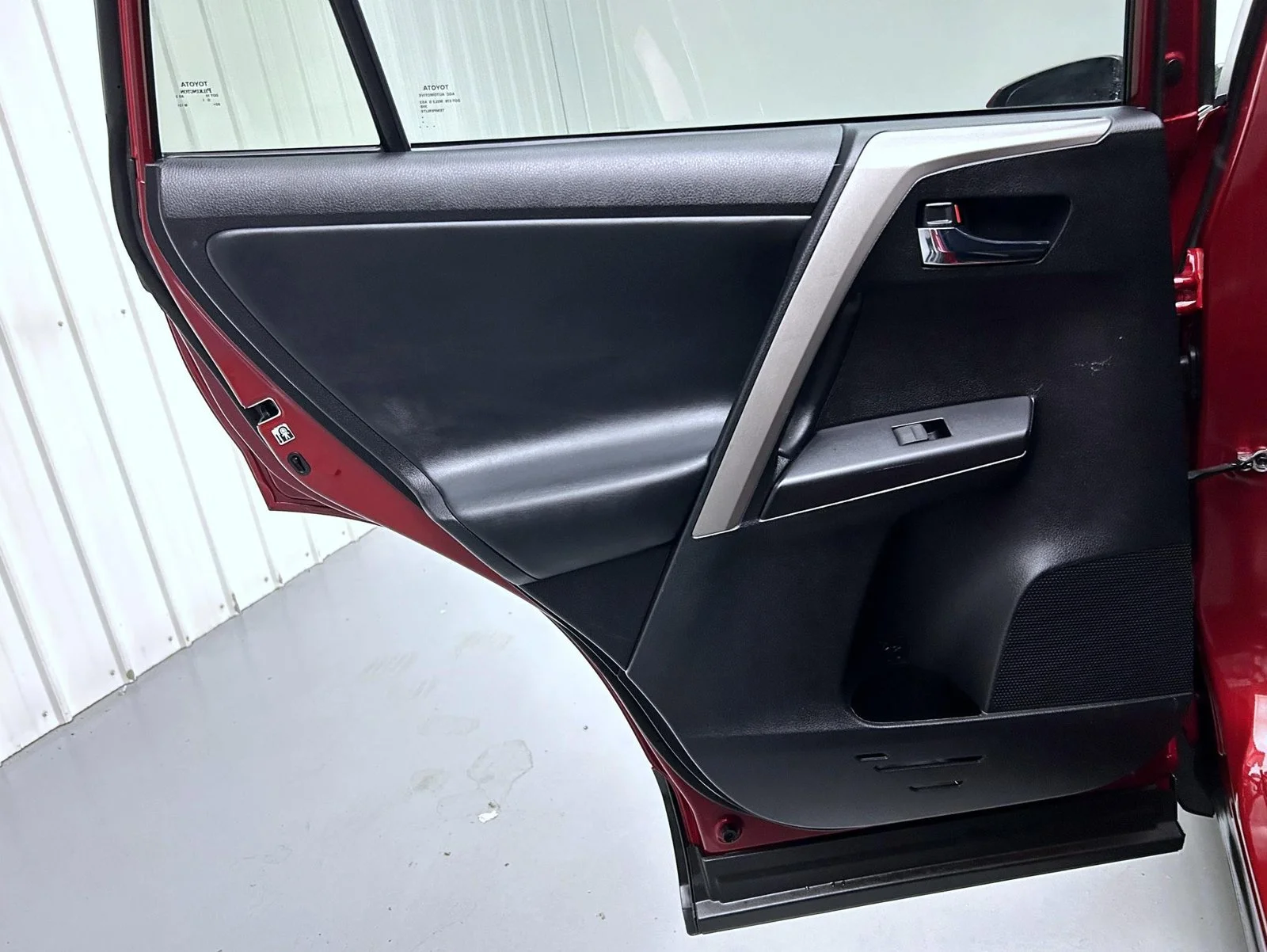 Used 2018 Red Toyota XLE image 20