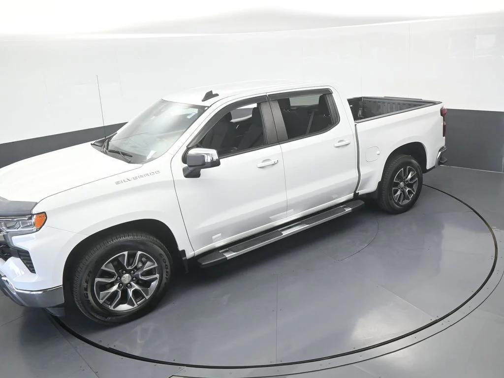 Used 2022 Summit White Chevrolet LT image 47