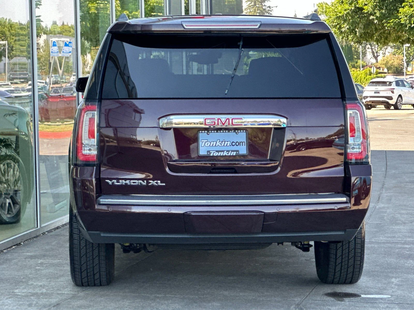 Used 2017 Black Cherry Metallic GMC Denali image 4