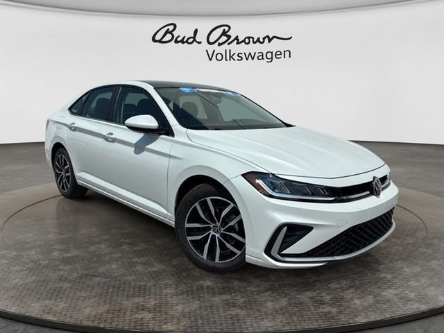 New 2026 Opal White Pearl Volkswagen 1.5T SE image 1