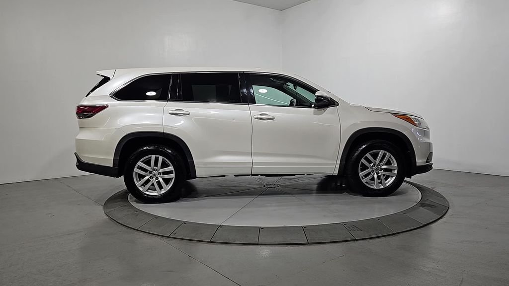 Used 2014 White Toyota LE image 7