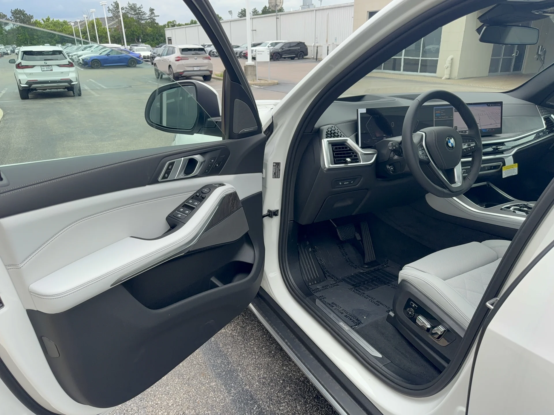 New 2026 Alpine White BMW xDrive40i image 7