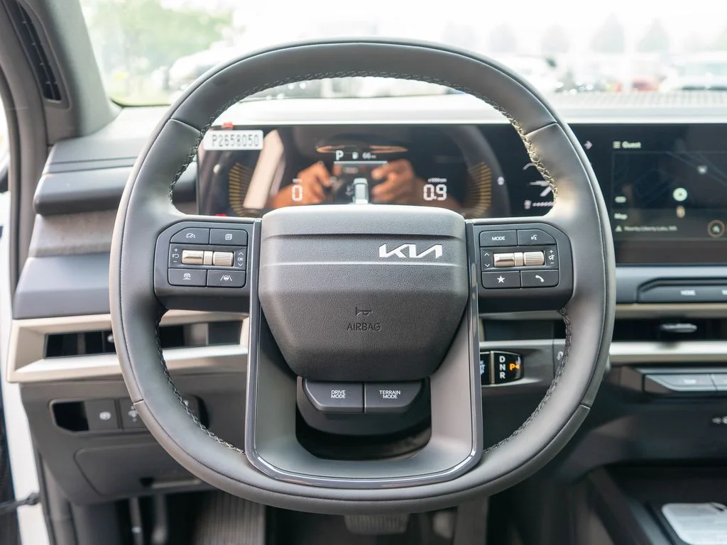 New 2027 Glacial White Pearl Kia S image 17