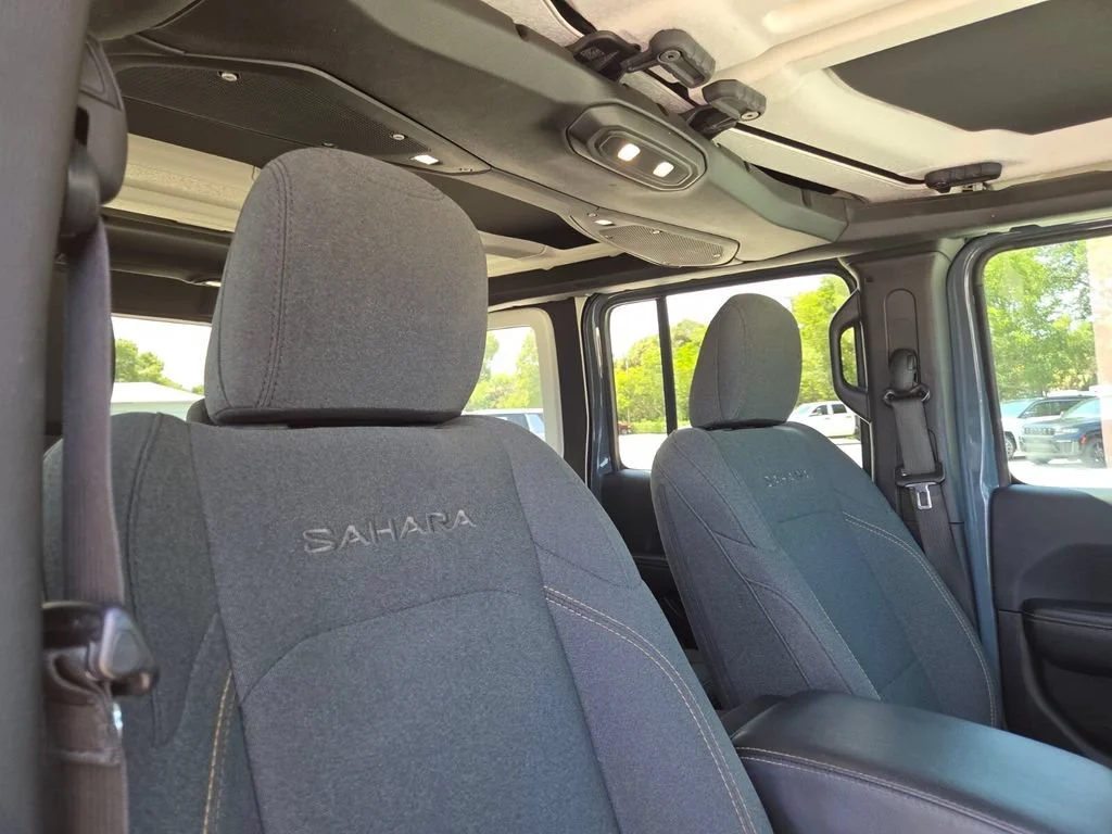 Used 2024 Anvil Clear Coat Jeep Sahara image 16