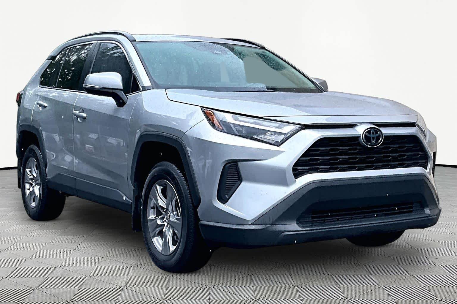 Used 2025 Silver Sky Metallic Toyota XLE image 3