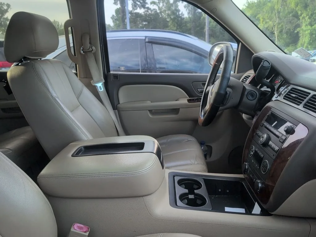 Used 2013 Gold Chevrolet LT image 2