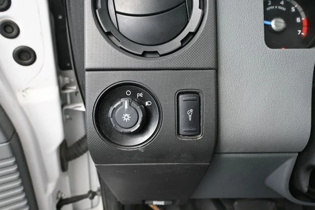Used 2014 White Ford XL image 27