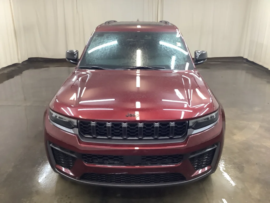 New 2026 Velvet Red Pearl-Coat Exterior Paint Jeep Laredo image 2