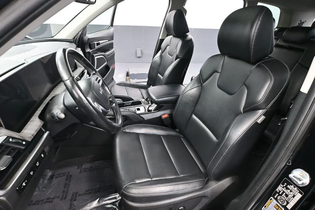 Used 2023 Black Kia EX X-Line image 21