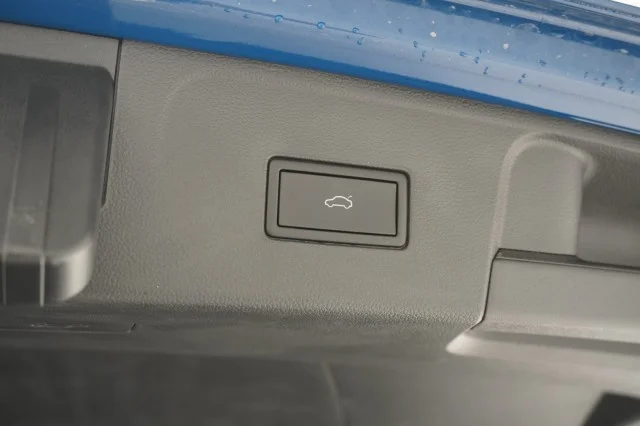2025 Volkswagen Atlas SE w/Tech - Photo 9