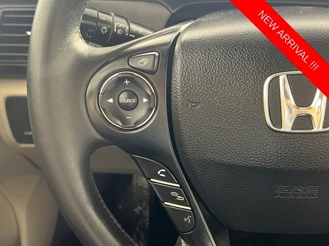 Used 2014 Basque Red Pearl II Honda Touring image 12