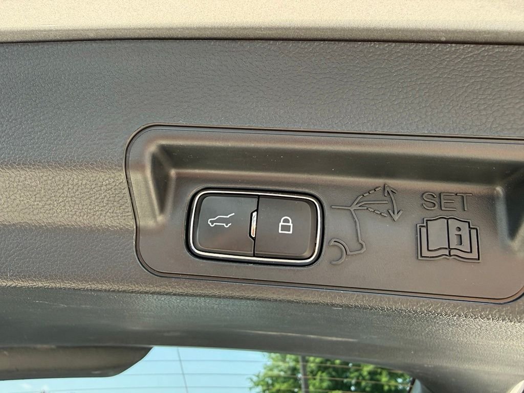 Used 2023 Silver Ford XLT image 31