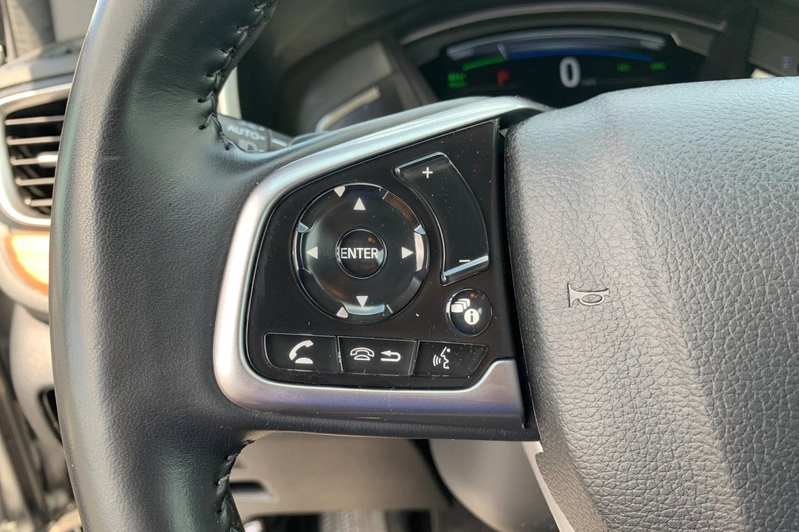 Used 2022 Silver Honda EX-L image 29