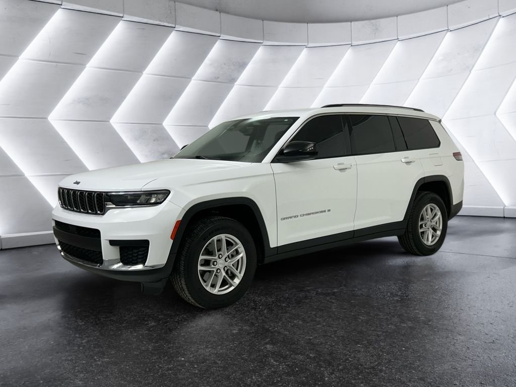 Used 2021 White Jeep Laredo image 3