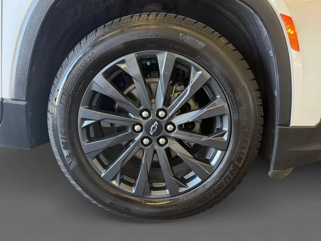 Used 2022 SILVER ICE METALLIC Chevrolet RS image 9