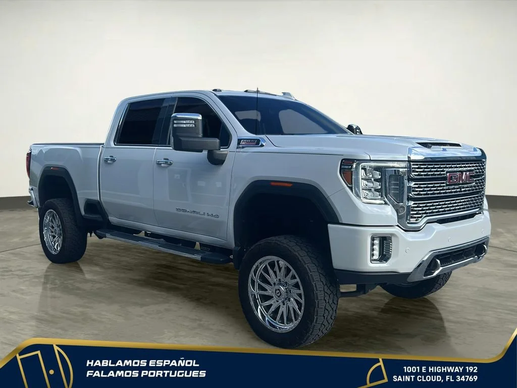 Used 2022 White Frost Tricoat GMC Denali image 8