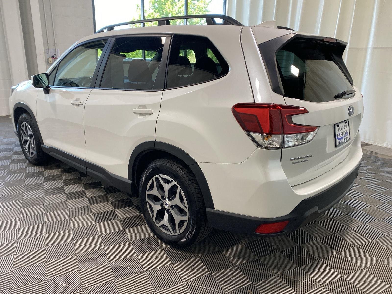 Used 2023 Crystal White Pearl Subaru Premium image 9