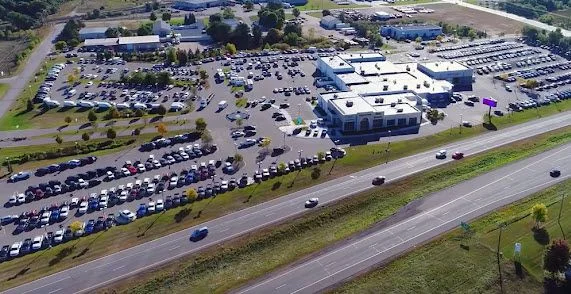 Used 2023 White Chevrolet Z71 image 3