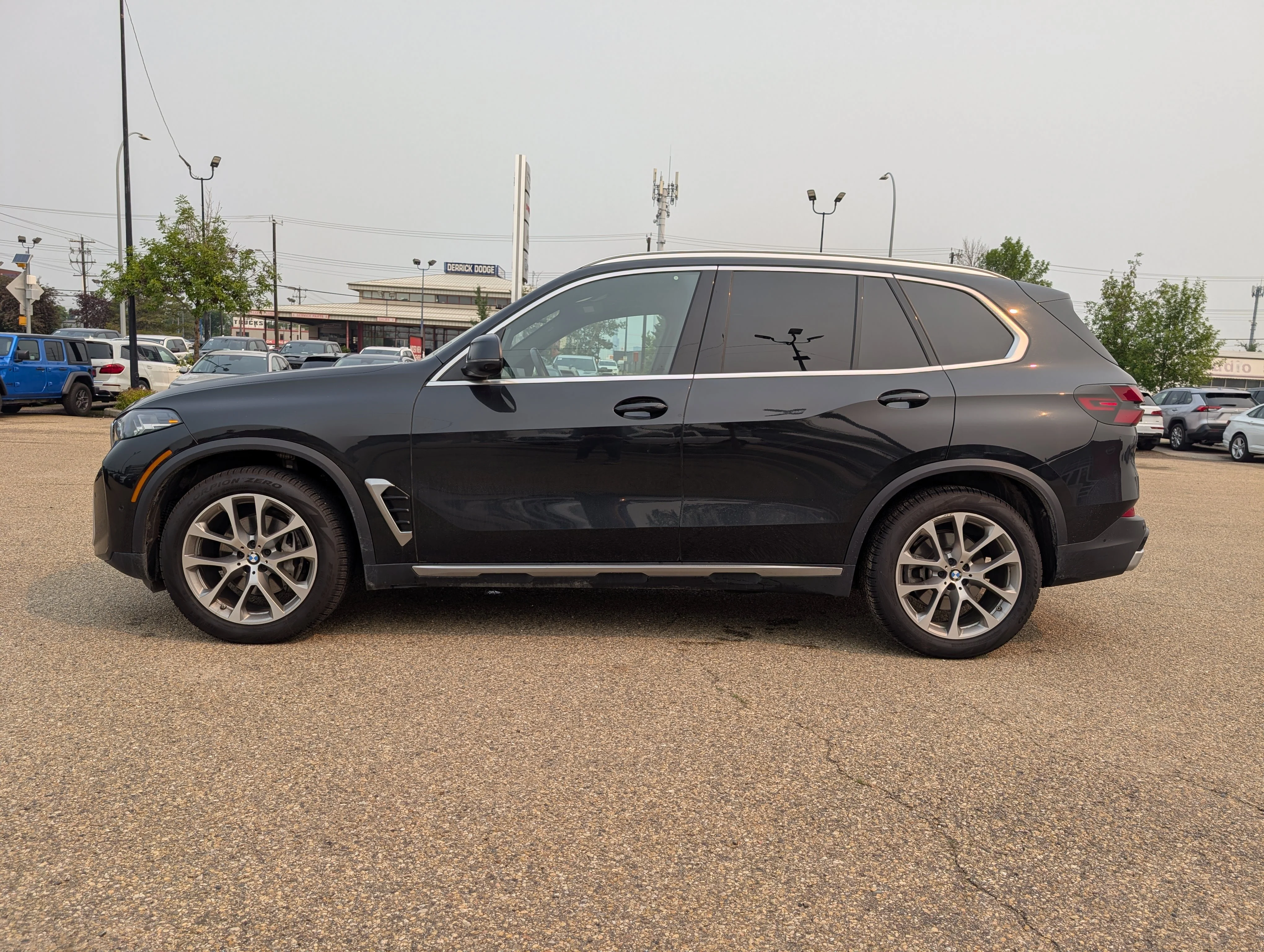 Used 2024 Black Sapphire Metallic BMW xDrive40i image 3