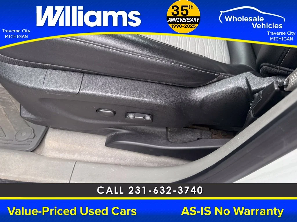 Used 2015 White Pearl Metallic Buick Base image 21