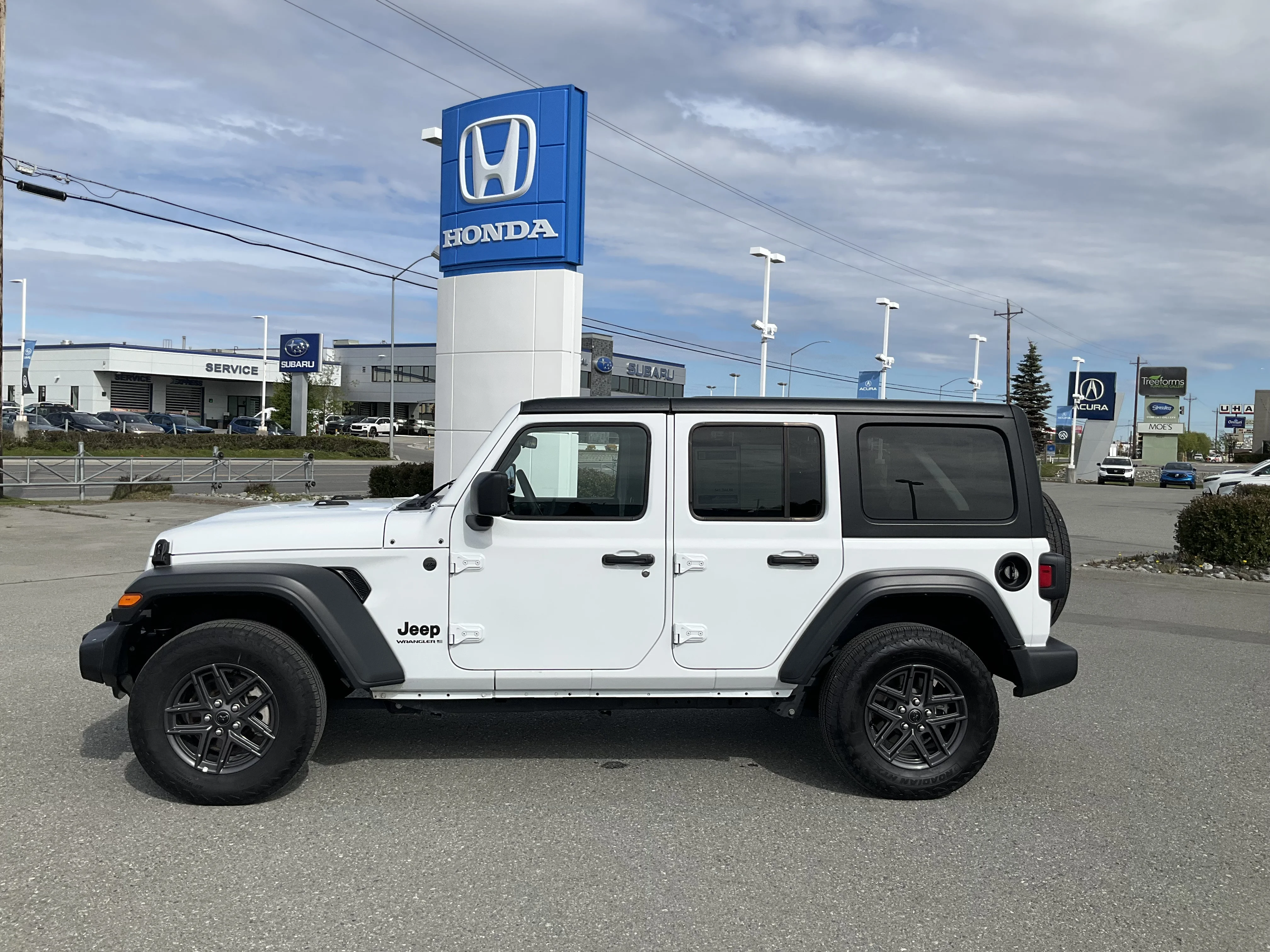 Used 2025 Bright White Clearcoat Jeep Sport S image 3