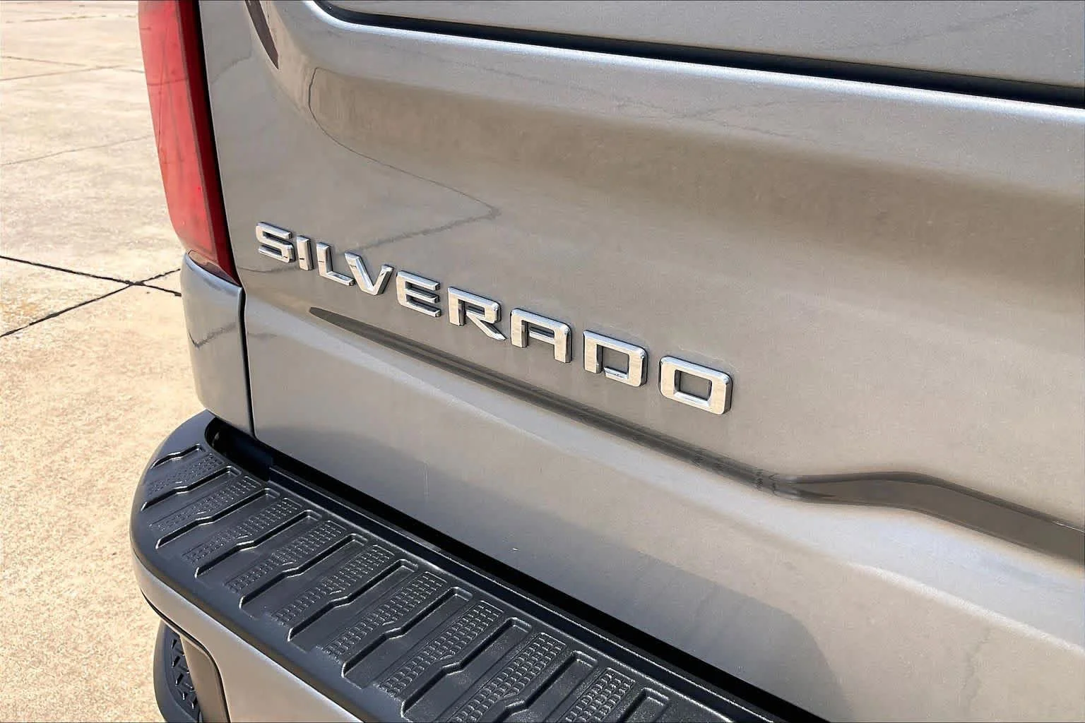Used 2023 Sterling Gray Metallic Chevrolet High Country image 17