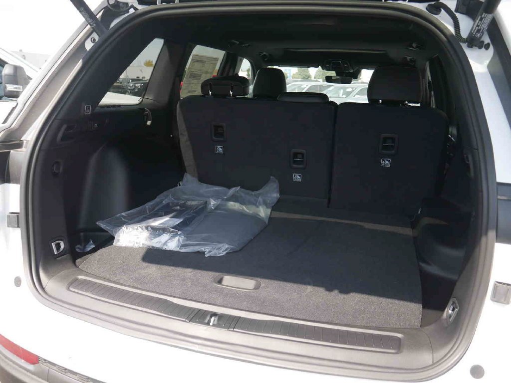 New 2026 Bright White Clear-Coat Exterior Paint Jeep Laredo image 7