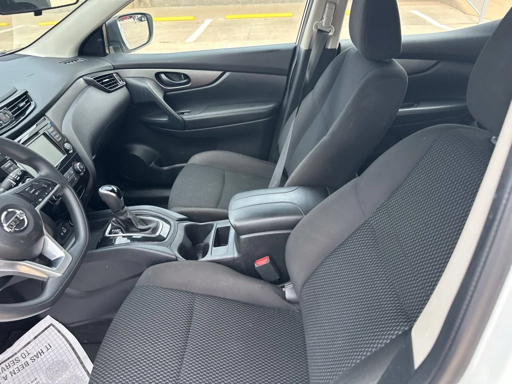 Used 2021 White Nissan S image 3