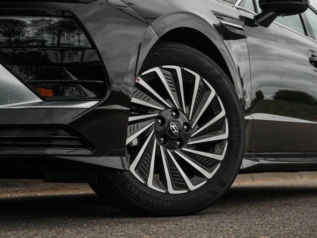 New 2026 Abyss Black Hyundai SEL FWD image 6