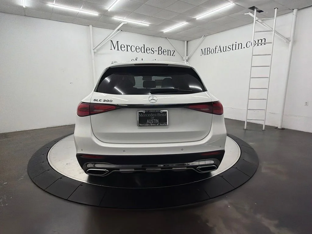 New 2027 White Mercedes-Benz GLC 300 image 6