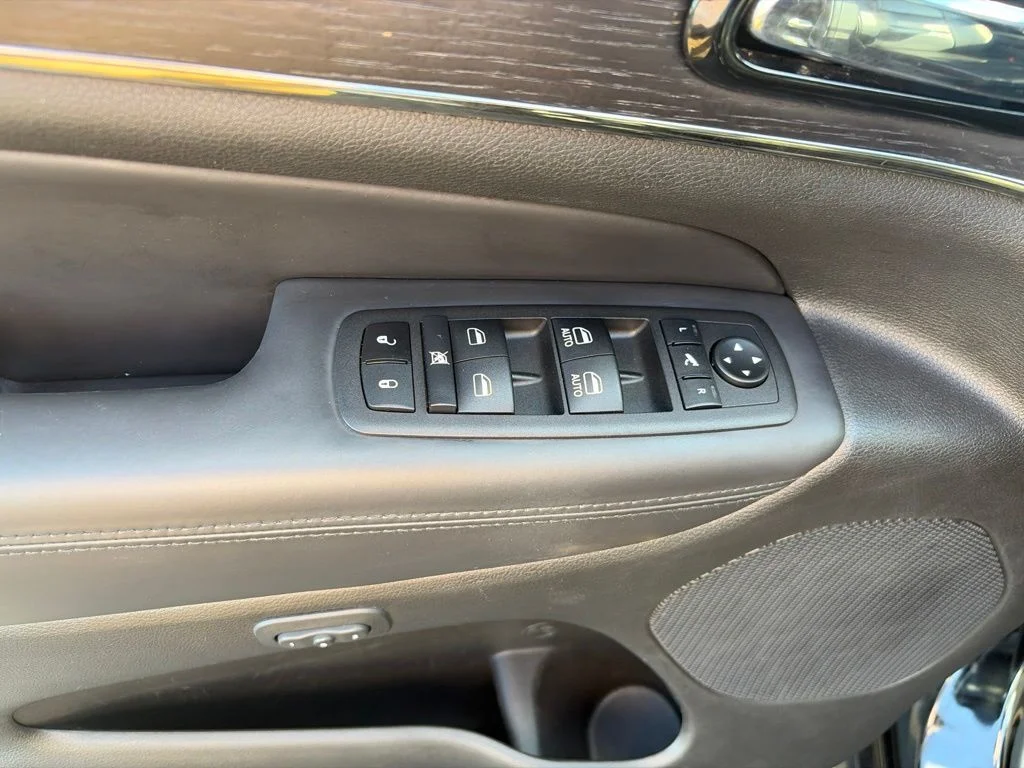 Certified Used 2020 Black Jeep Overland image 22