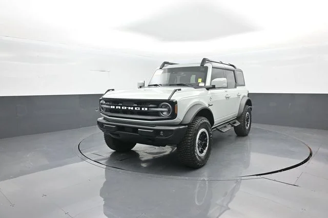 Used 2023 Cactus Green / Gray Ford Outer Banks image 4