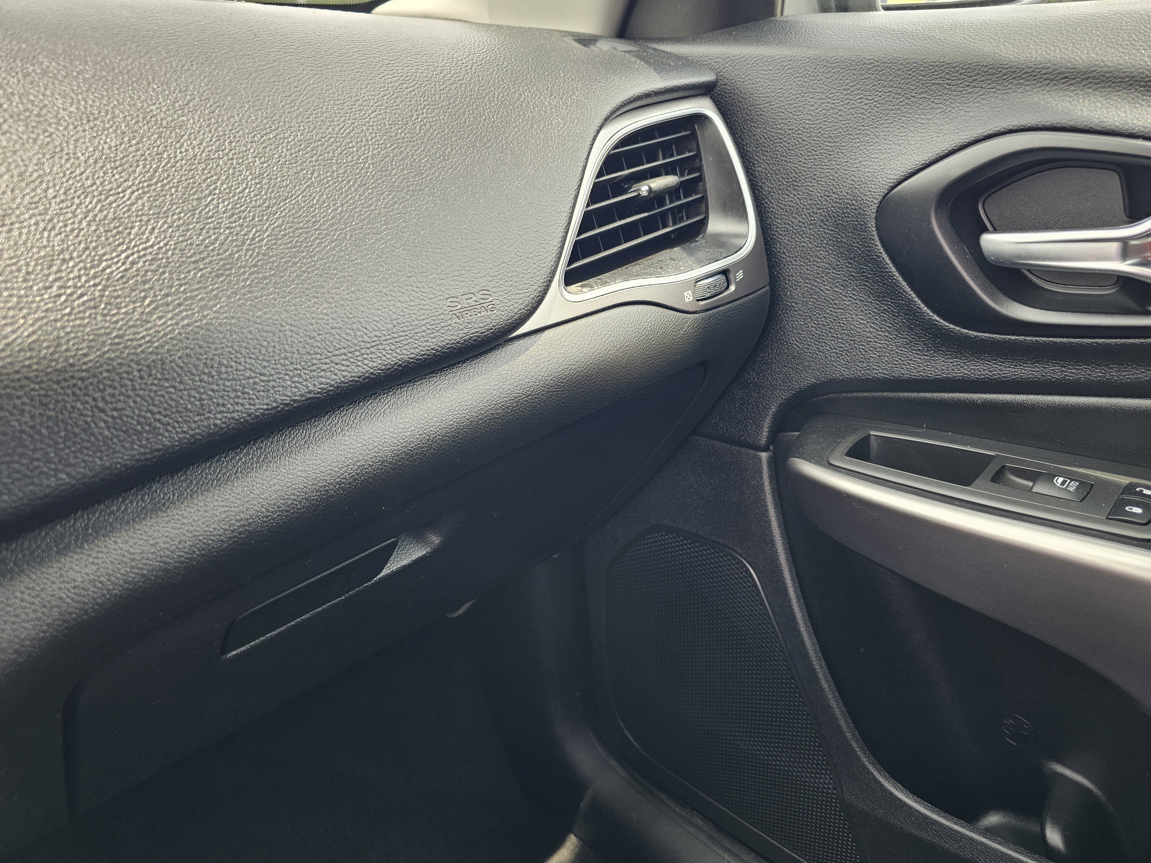 2021 Jeep Cherokee Latitude - Photo 25