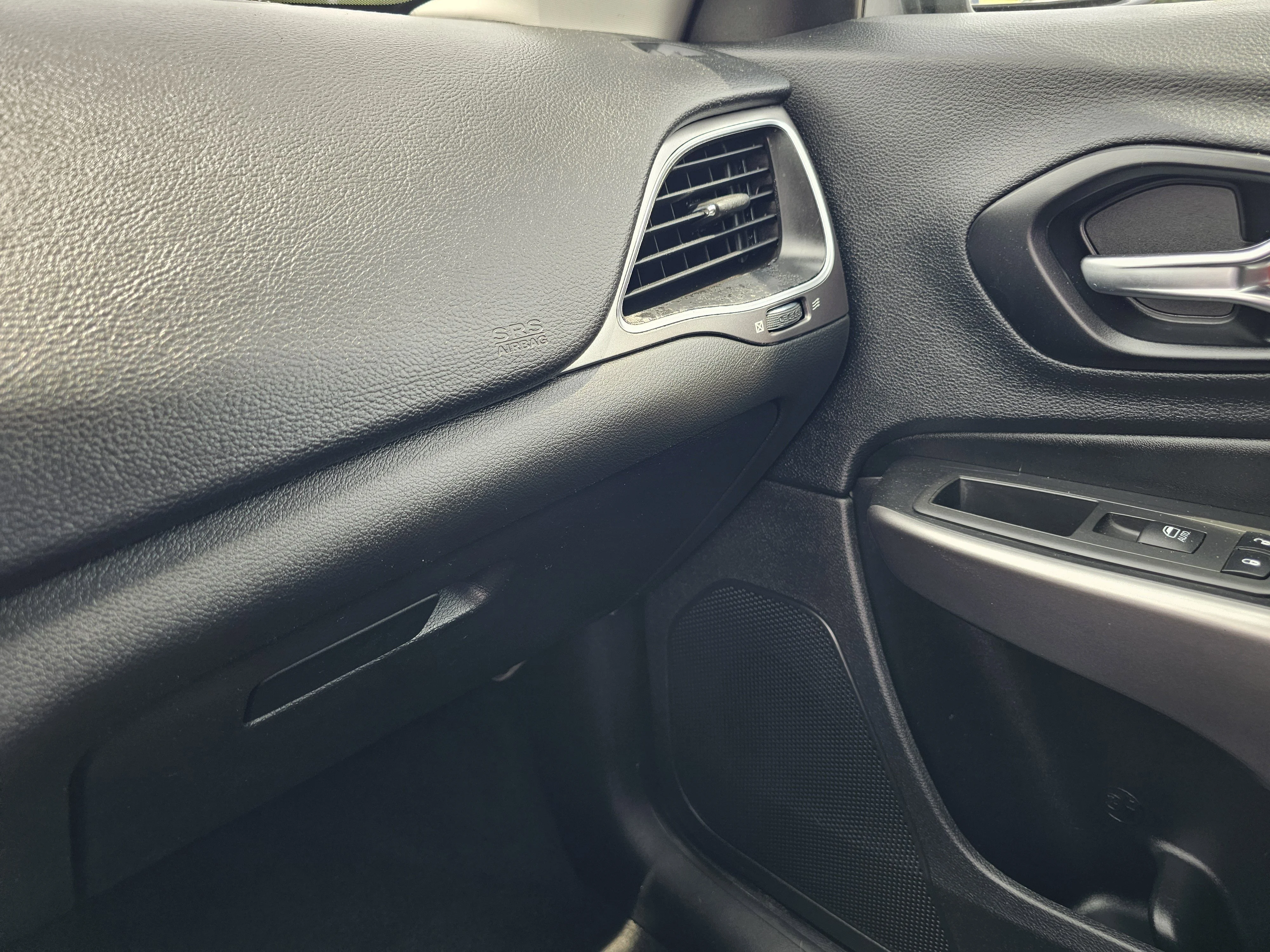2021 Jeep Cherokee Latitude - Photo 25