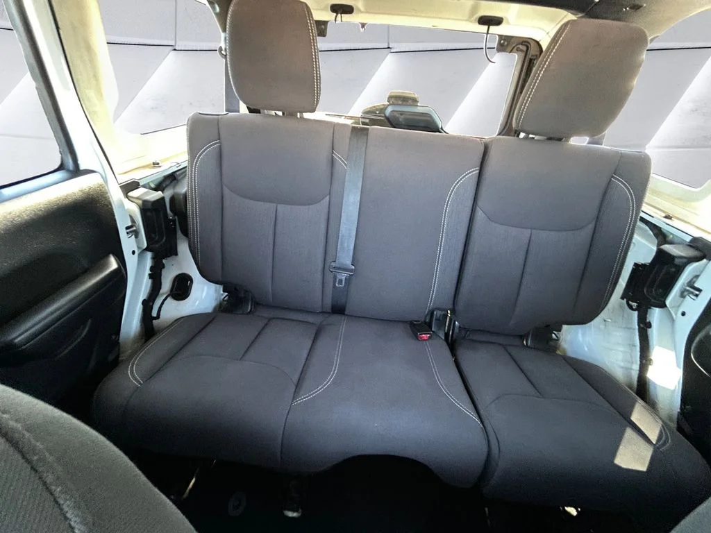 Used 2018 White Jeep Unlimited Rubicon image 18