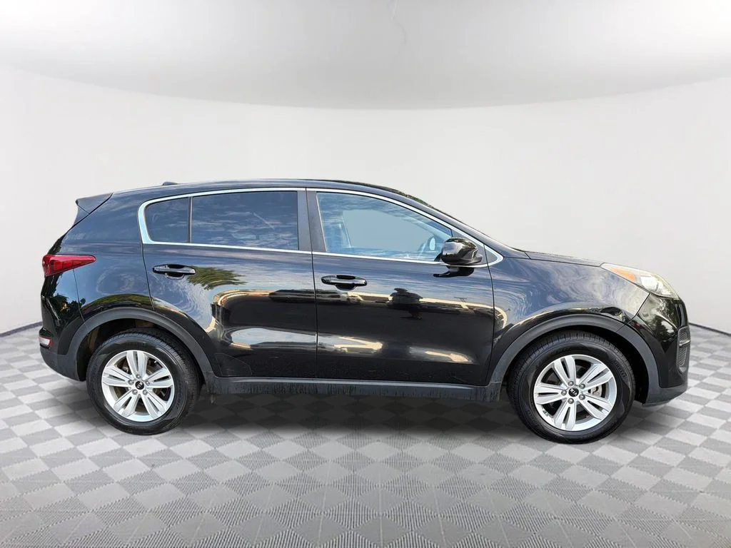 Used 2018 Red Kia LX image 4