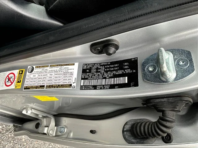 Used 2019 Silver Toyota SR5 image 21