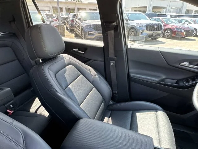 Used 2025 White Chevrolet LT image 35