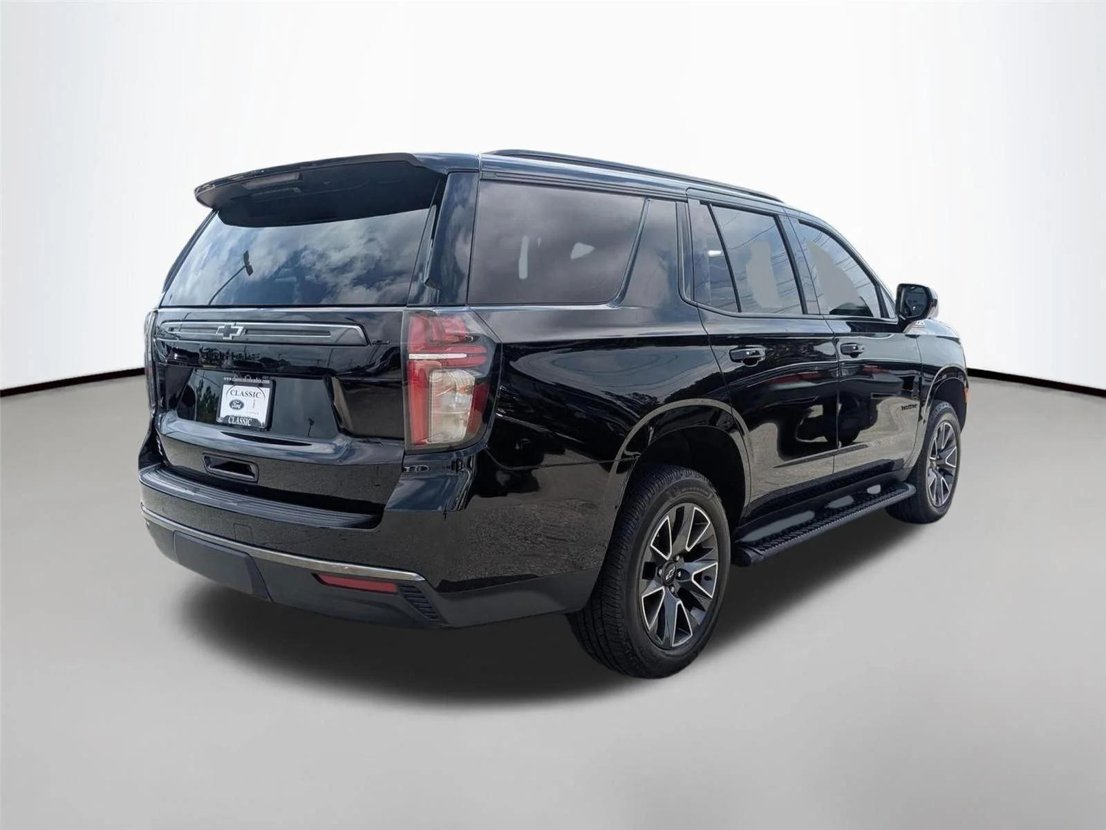 Used 2022 Black Chevrolet Z71 image 5