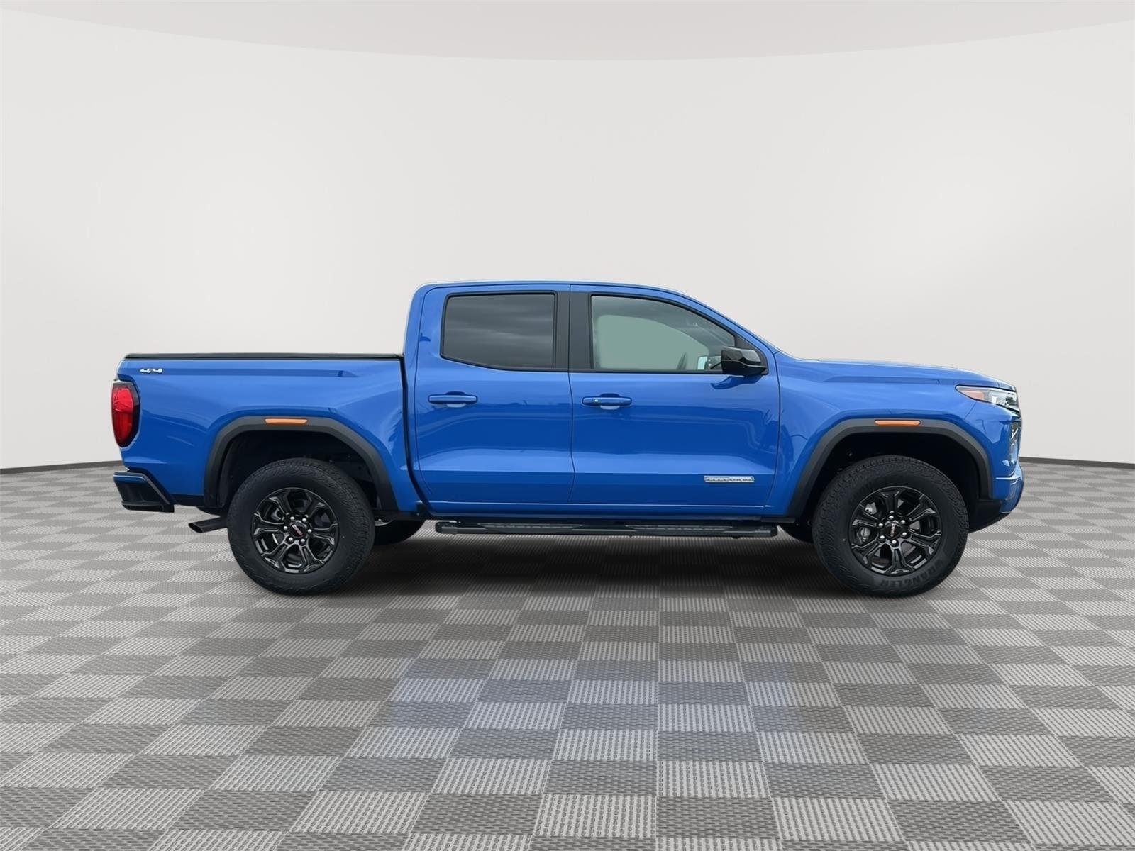 Used 2025 Rapids Metallic GMC 4WD Elevation image 3