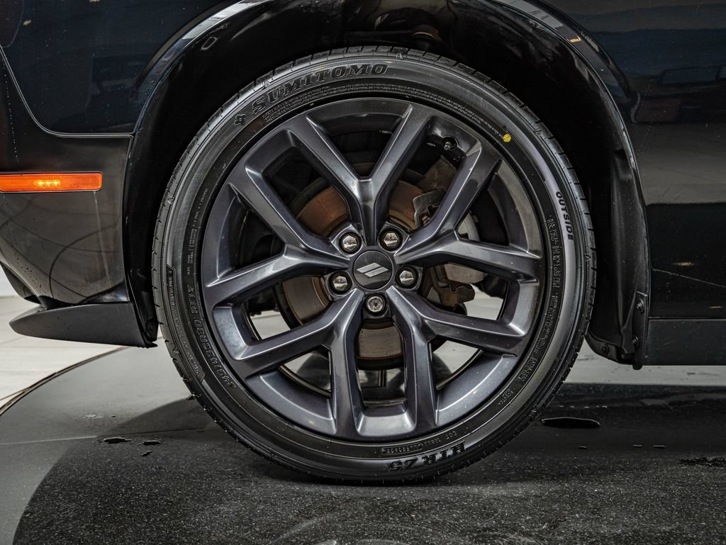Used 2021 Pitch Black Clearcoat Dodge SXT image 10