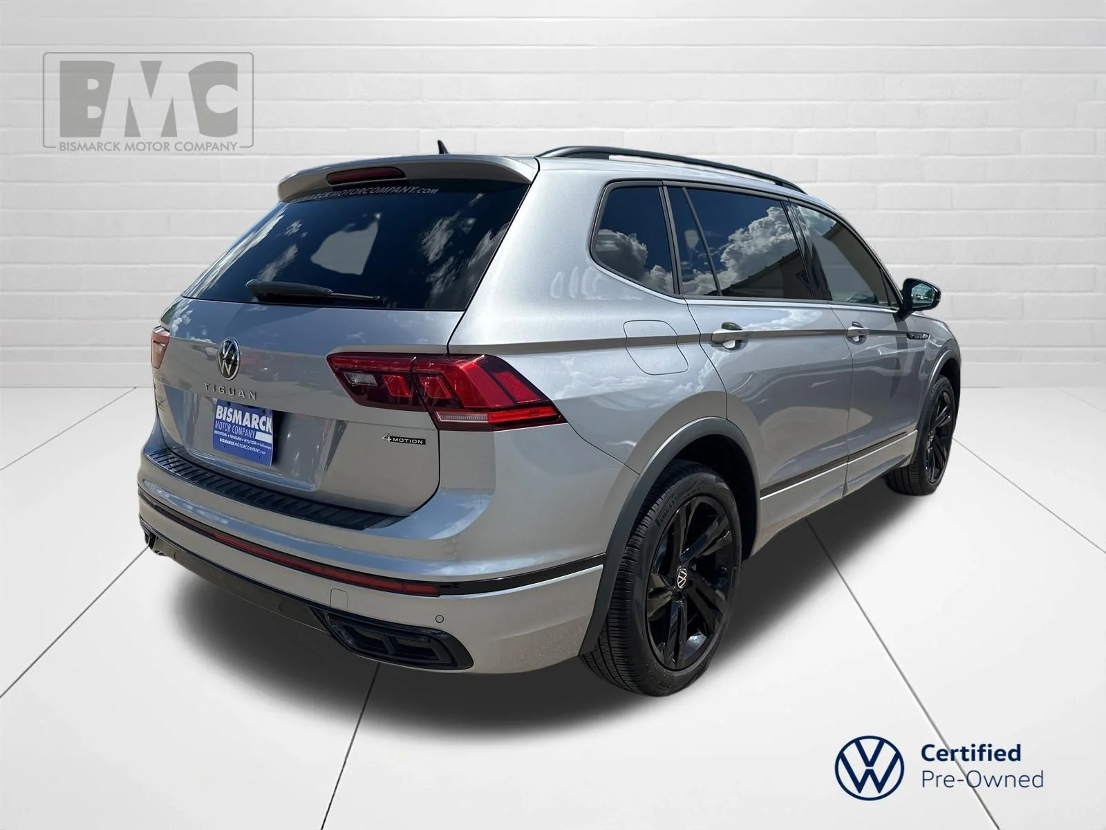 Certified Used 2024 Silver Volkswagen 2.0T SE R-Line Black image 3