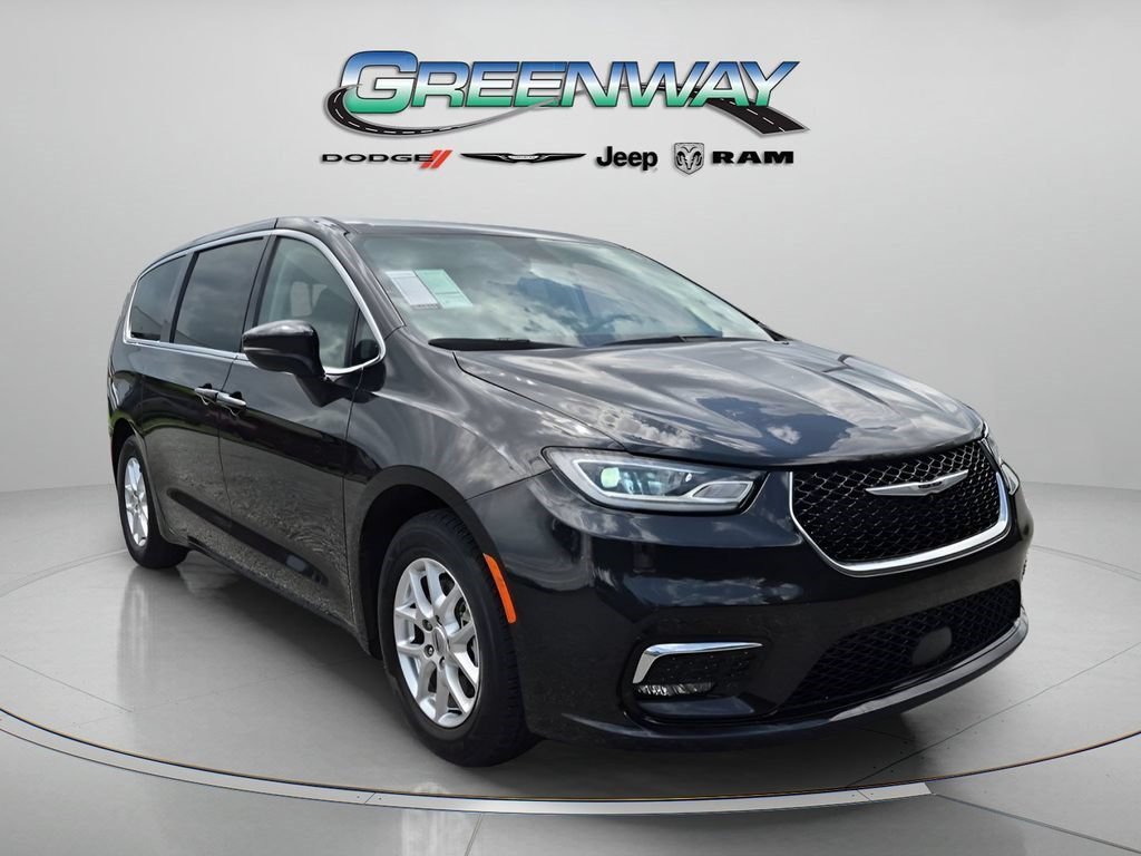 Used 2023 Brilliant Black Crystal Pearlcoat Chrysler Touring L image 1