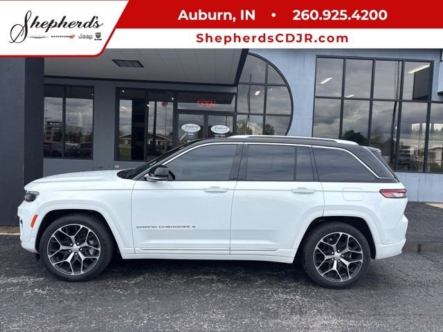 Used 2023 White Jeep Summit Reserve image 1