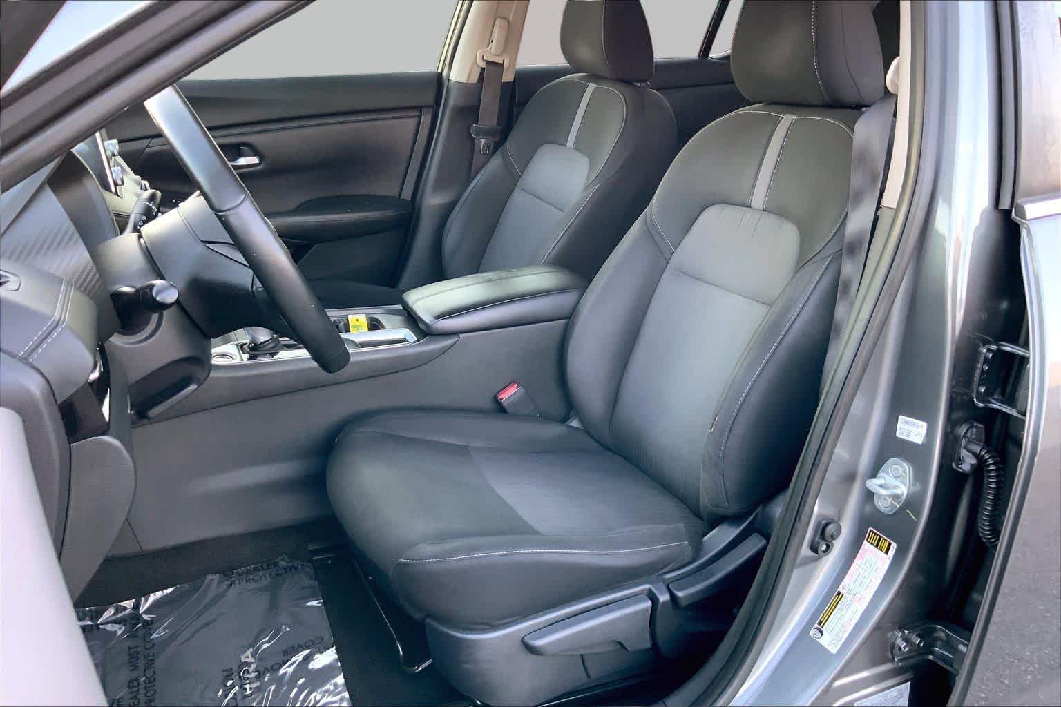 Used 2022 Gun Metallic Nissan SV image 6
