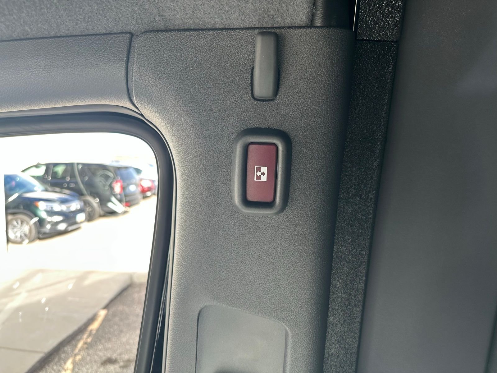 Used 2022  Mercedes-Benz 24GL 4X4 image 37