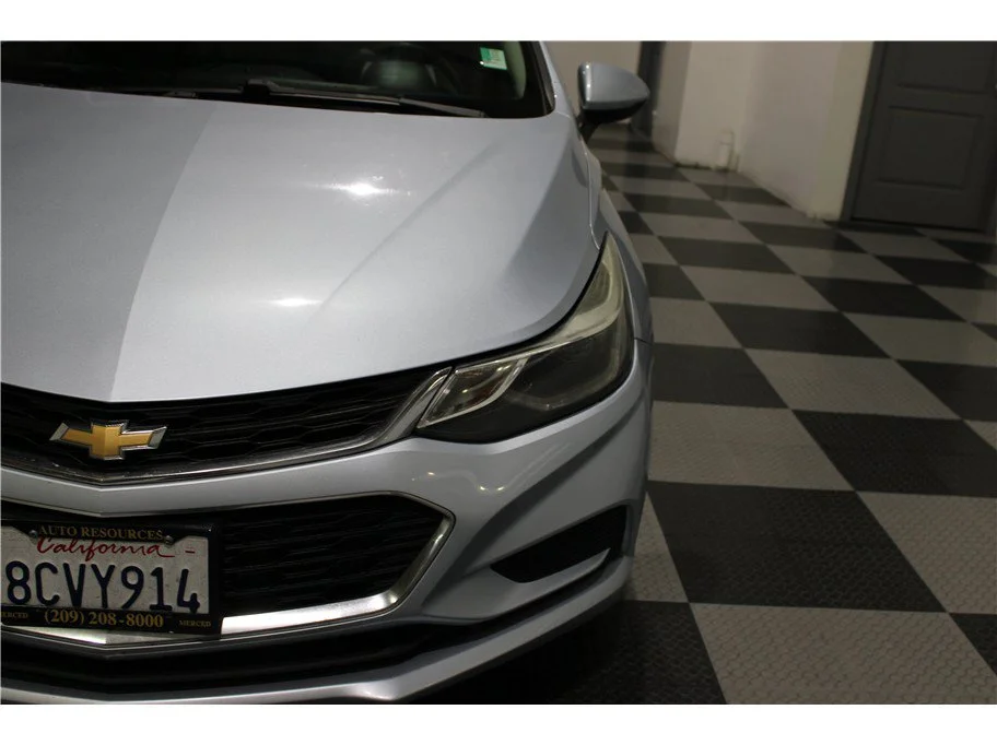 Used 2018 Arctic Blue Metallic Chevrolet LT image 8