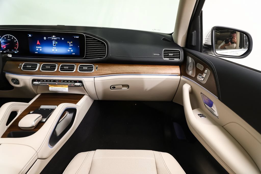 New 2026 MANUFAKTUR Moonlight White Metallic Mercedes-Benz GLE 350 image 36